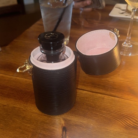 Louis Vuitton Parfume Case - Picture 5 of 7